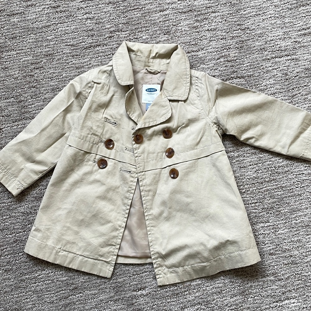 Tan spring jacket. Worn a few times. Still looks new.